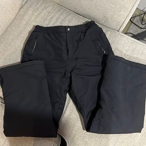 Boys lands end snow pants. Color black, worn one season. I’m great condition.